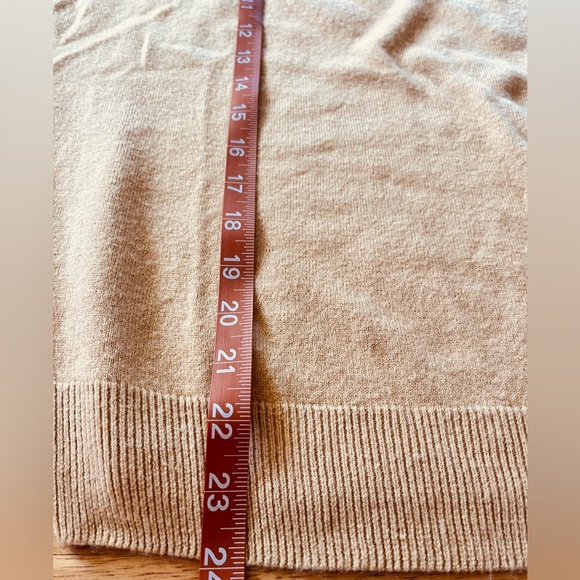 Sarah Bentley vintage PM Petite Medium Camel Colored Sweater Soft - Picture 5 of 5